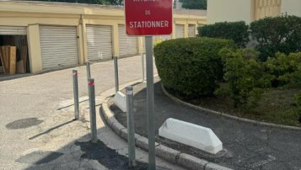 Installation de panneaux signalétiques par EJ SERVICES à Marseille